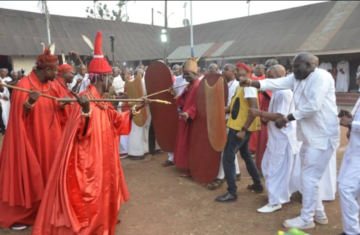 Oba of Benin reenacts 15th century battle, defeats enemy warriors