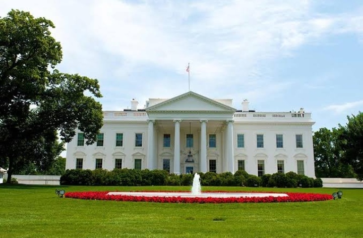 Secret Service Operatives Shoot Armed Man Near White House